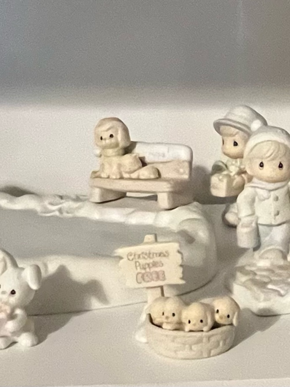 Precious Moments sugar town 18 figures pieces